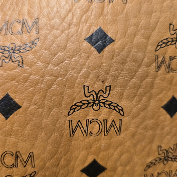 MCM Liz Large Reversible Shopper Tote With Matching Zip Pouch - Picture 11 of 11